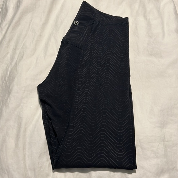 Aqueous emboss black high rise 25” - Picture 2 of 2